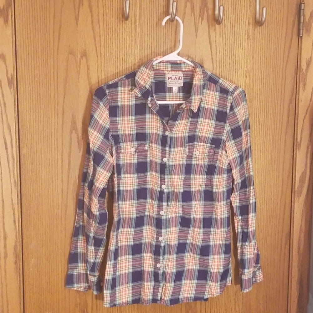 Women's fitted, plaid flannel